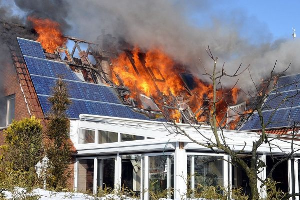 Eine Photovoltaik Anlage in Flammen